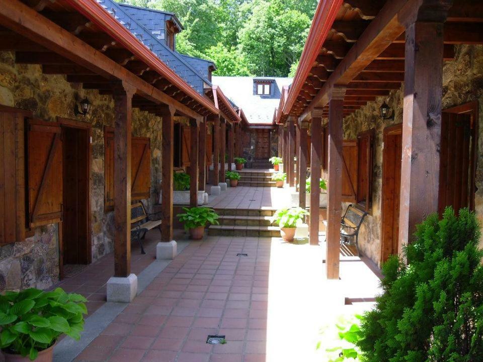 Alojamientos Rurales El Fontano Galende Exterior foto