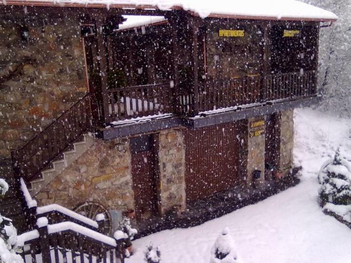 Alojamientos Rurales El Fontano Galende Exterior foto